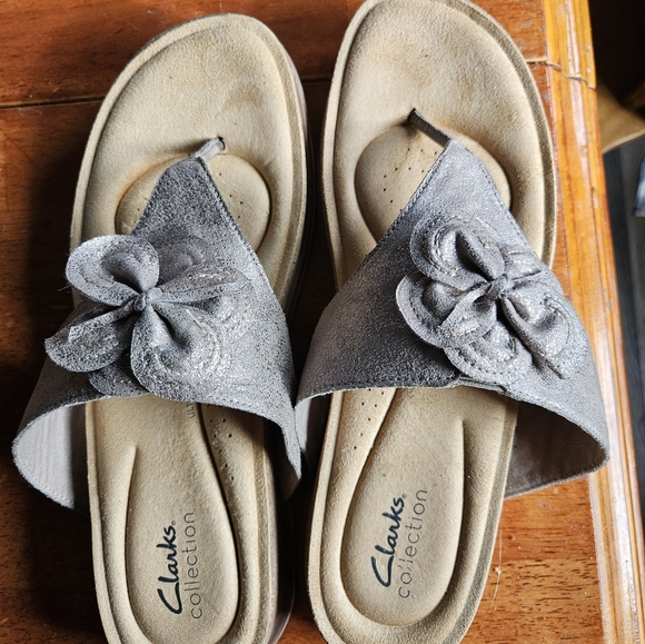 Clarks flip flops - Picture 1 of 5